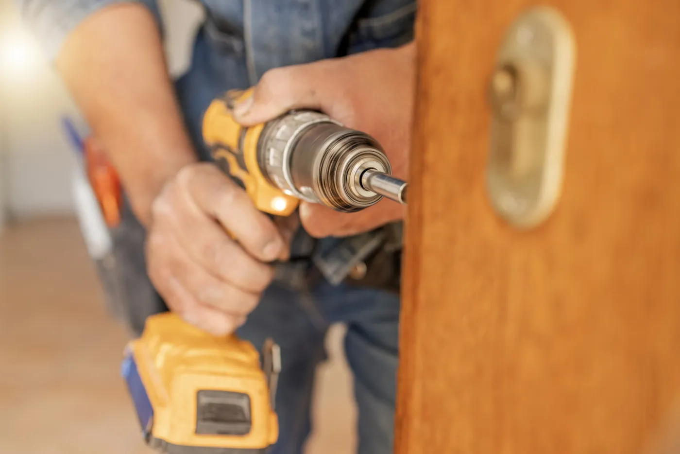 Remplacement d'un cylindre de serrure sur une porte de maison à Noisy-le-Roi (78590)